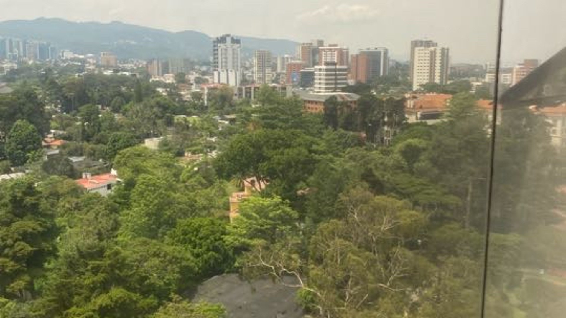 Apartamento en Venta en Edificio Milenia, dentro de Oakland, Zona 10 - Miniatura 10