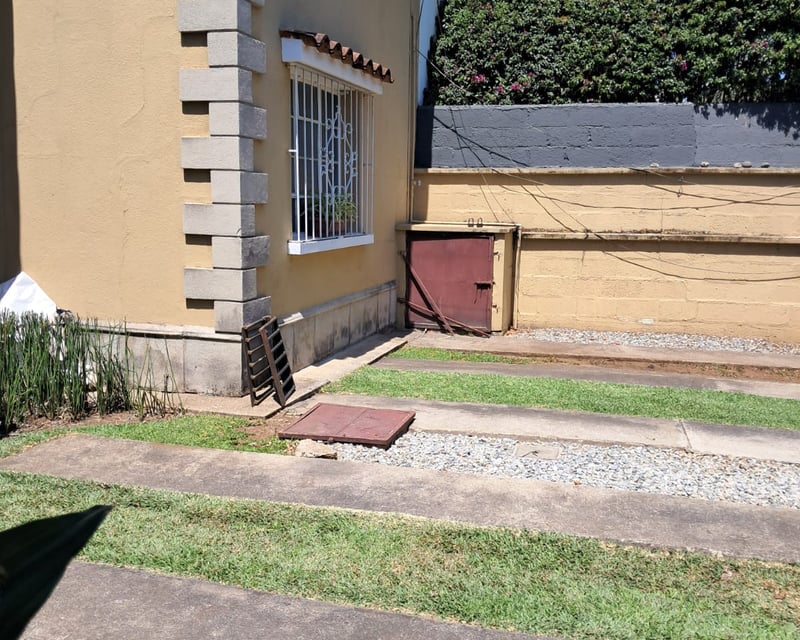 Casa de un nivel en venta en zona 10 ideal para oficinas en venta y renta