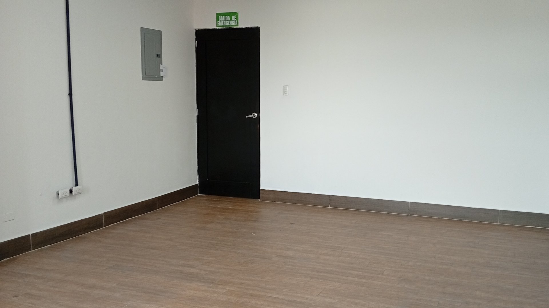 Oficina en renta en zona 11 - Miniatura 3