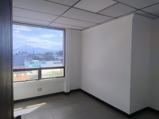 Oficina en Edificio Corporativo en Renta en Zona 13 - 4