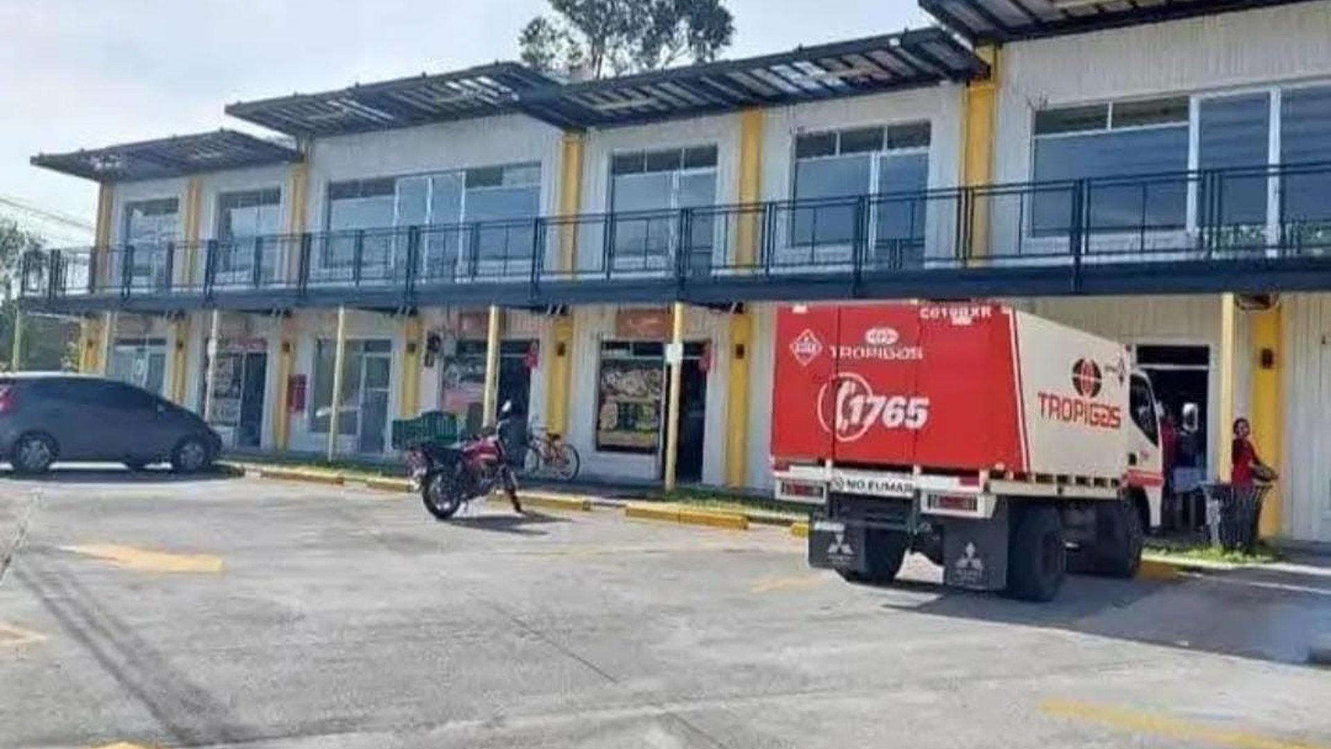 Alquilo local comercial Colinas de Monte María Express