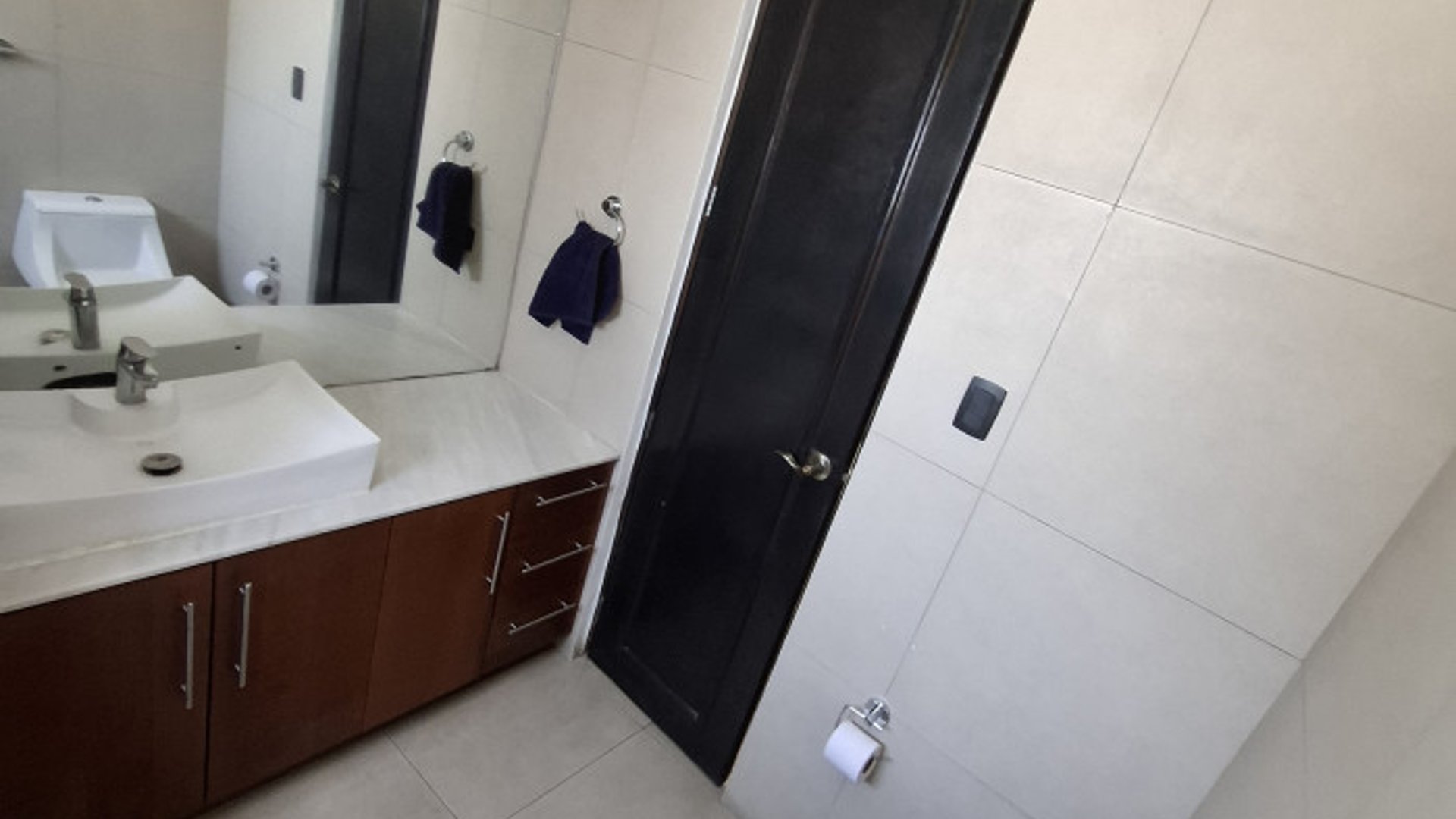 Local Comercial en Renta en Plaza Comercial en zona 14 - Miniatura 6