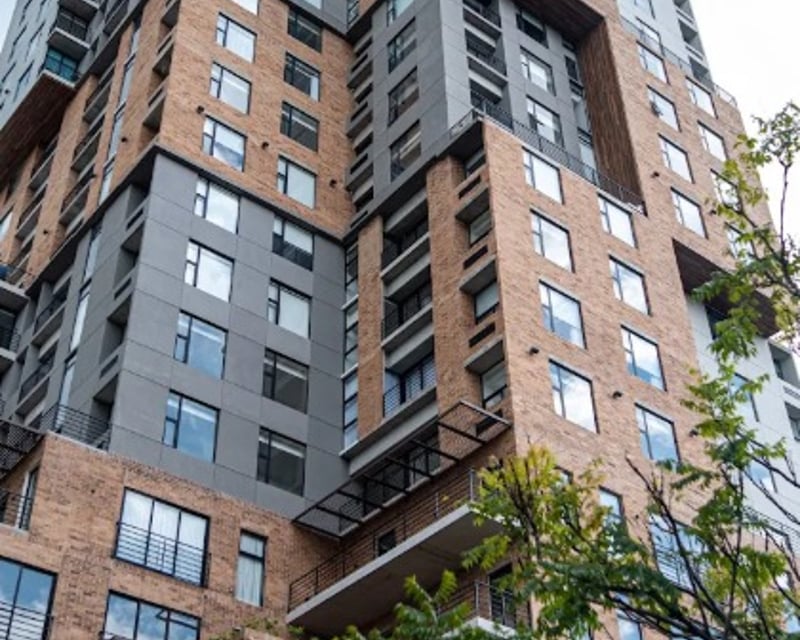 📍 APARTAMENTO EN RENTA – 2 HAB VISTA PANORÁMICA | MIRA 10 | ZONA 10