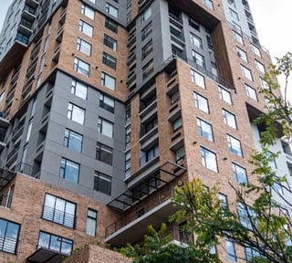 📍 APARTAMENTO EN RENTA – 2 HAB  VISTA PANORÁMICA | MIRA 10 | ZONA 10