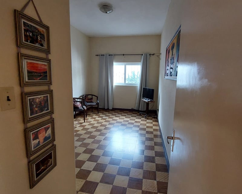 Alquilo Casa en zona 10 para oficinas o vivienda