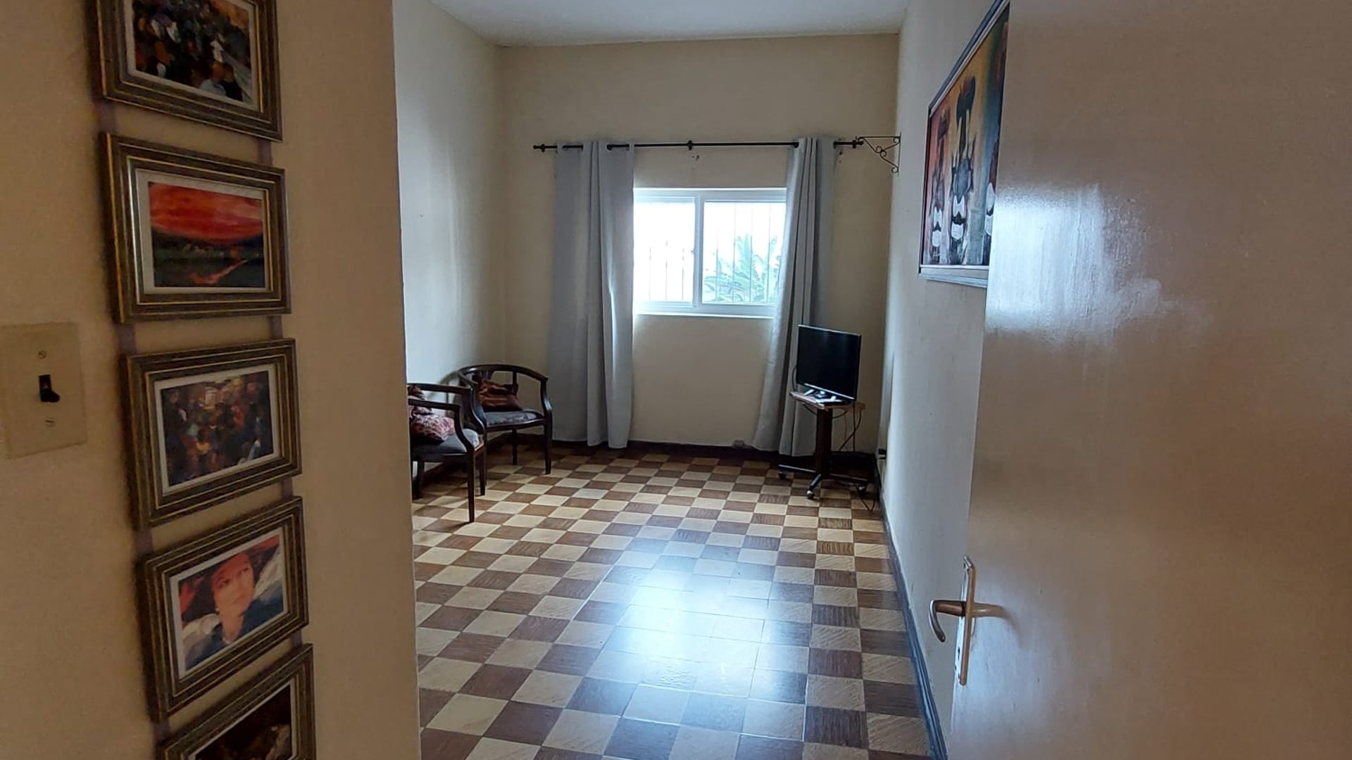  Alquilo  Casa en zona 10 para oficinas o vivienda