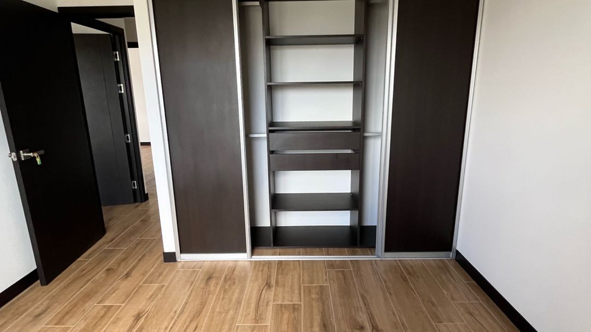 Apartamento de 3 habitaciones en alquiler, Alena zona 15 - Miniatura 14