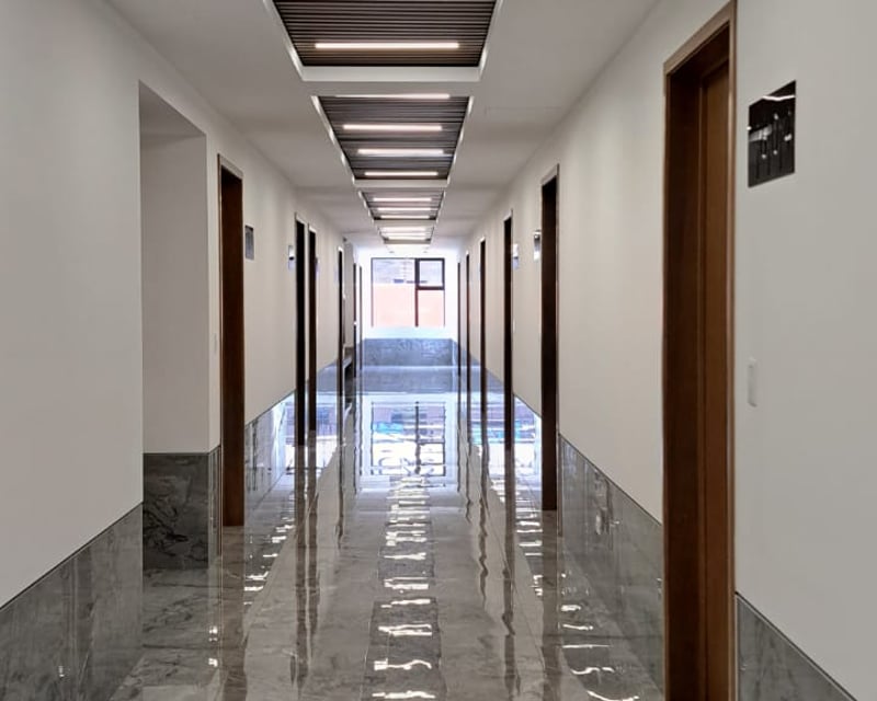 Oficina - Clinica en renta en zona 14 Edificio Prospere Ref-5777
