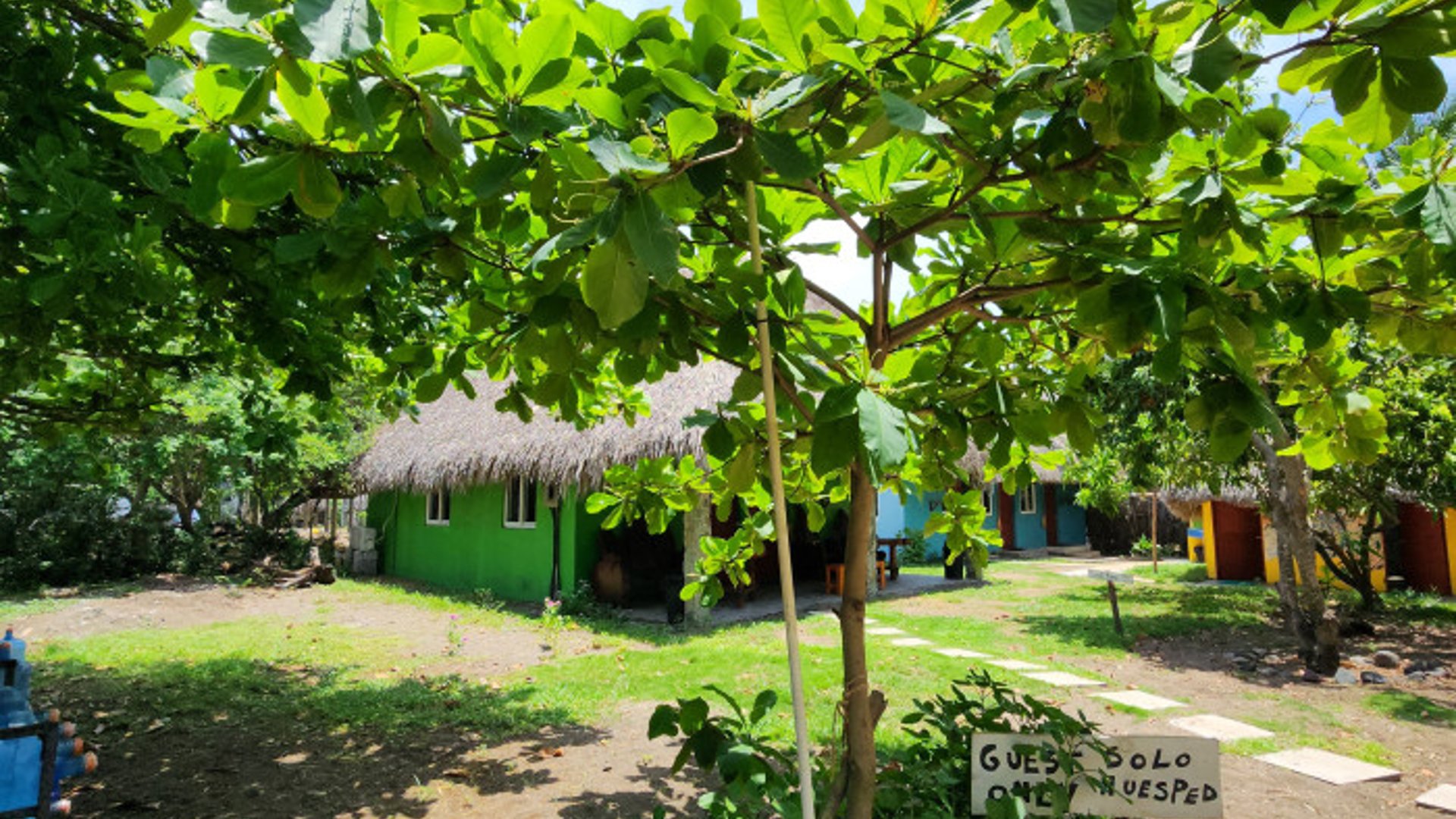En Venta Hotel en El Paredón Sipacate - Miniatura 4