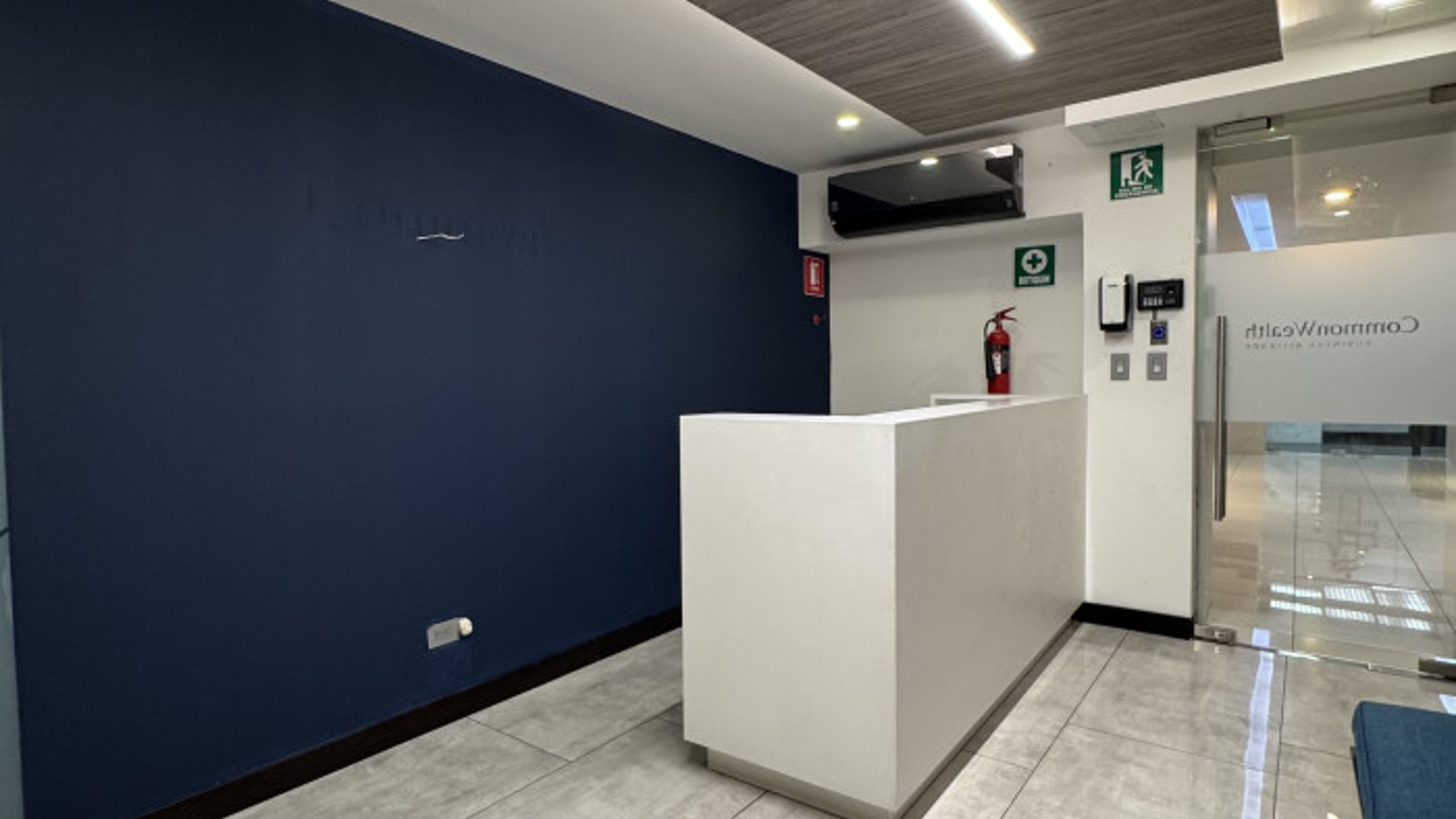 Oficina Comercial en Renta Geminis zona 10 - Miniatura 17