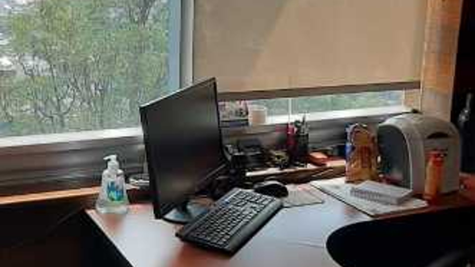 Vendo o Rento amplias oficinas Edif Avante Zona 15 - Miniatura 2