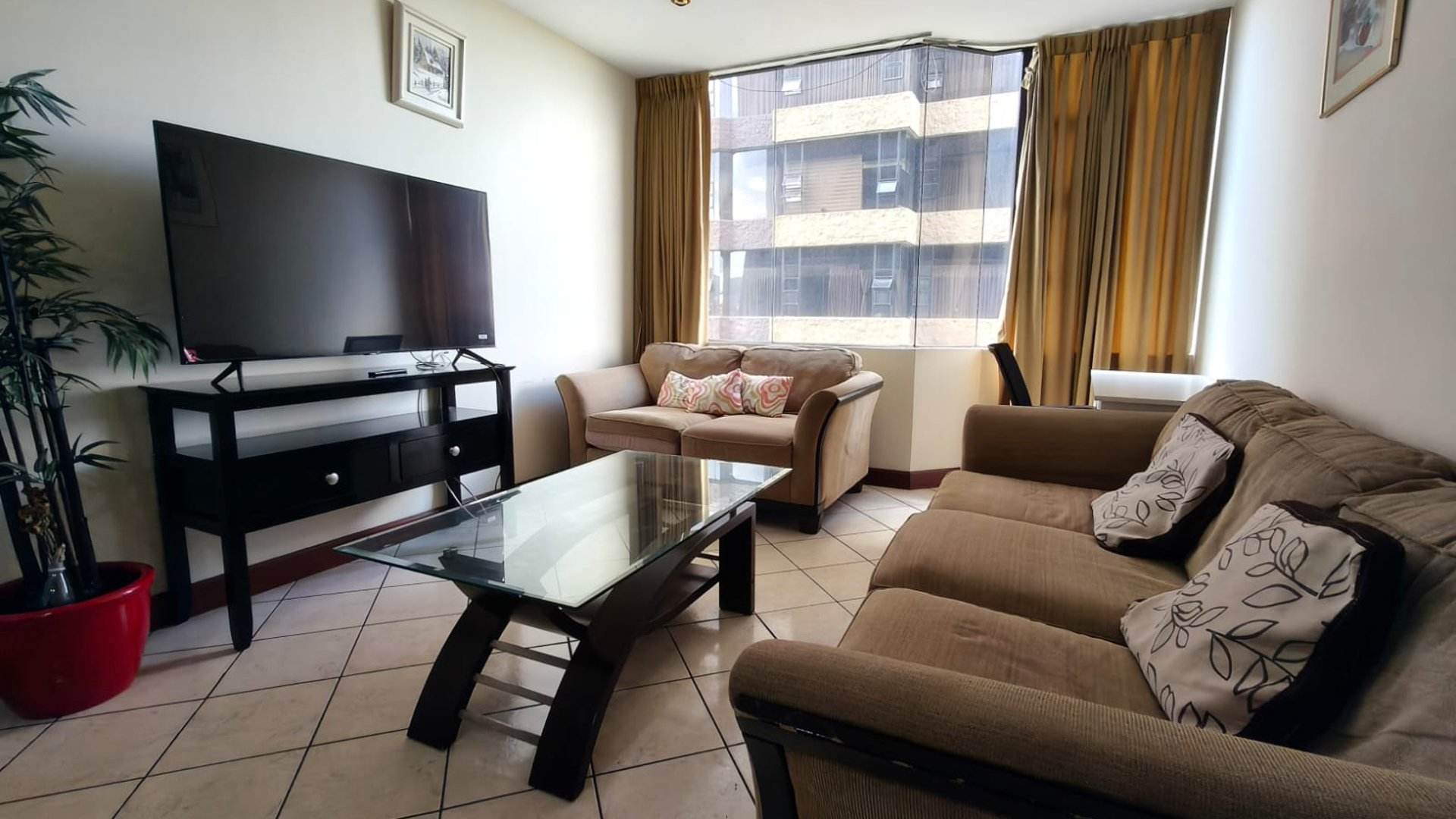 ALQUILER DE CÓMODO APARTAMENTO - MILENIA, ZONA 10