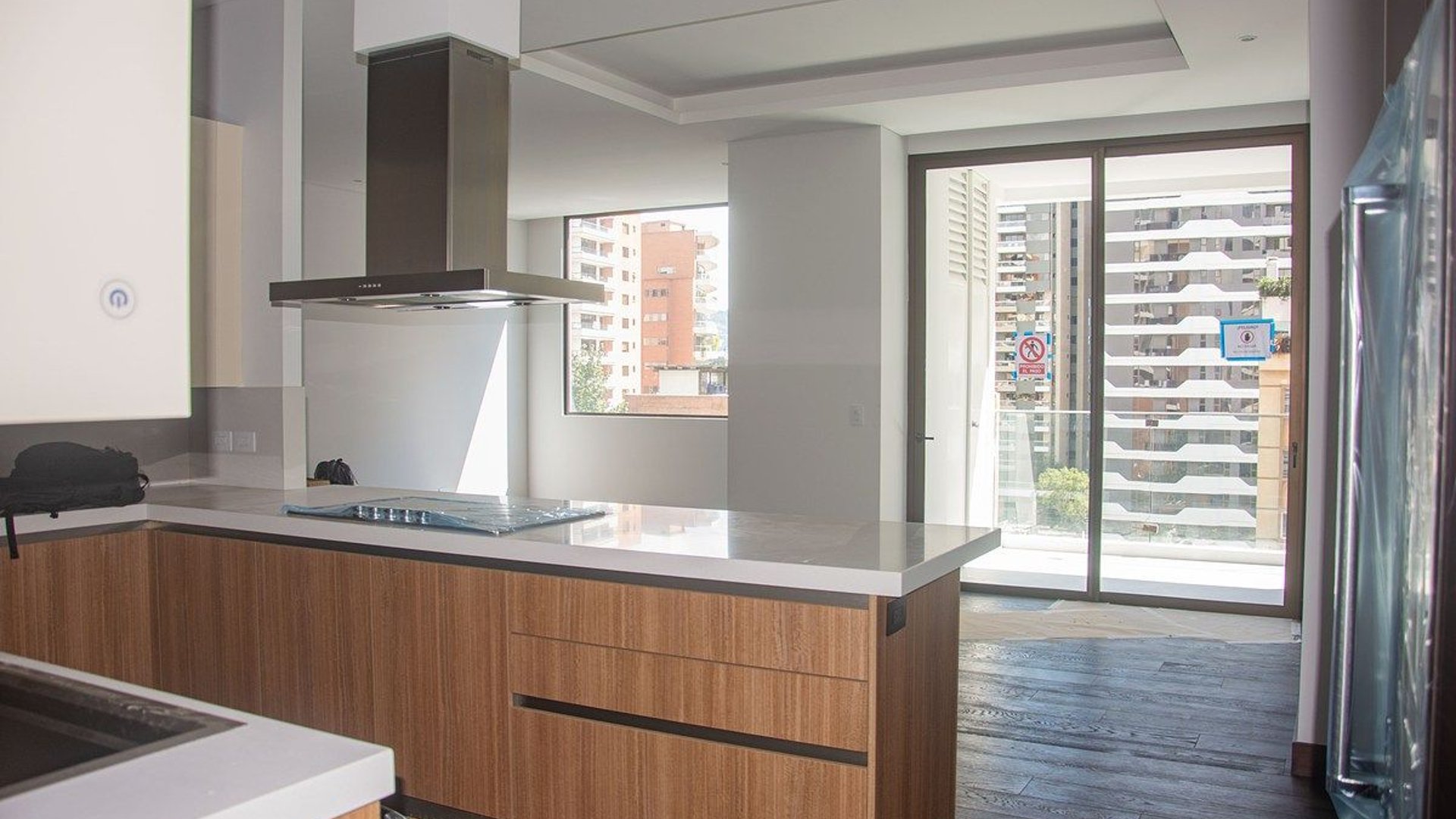 Apartamento en Venta o Alquiler – Edificio Echo, Zona 14 - Image 1
