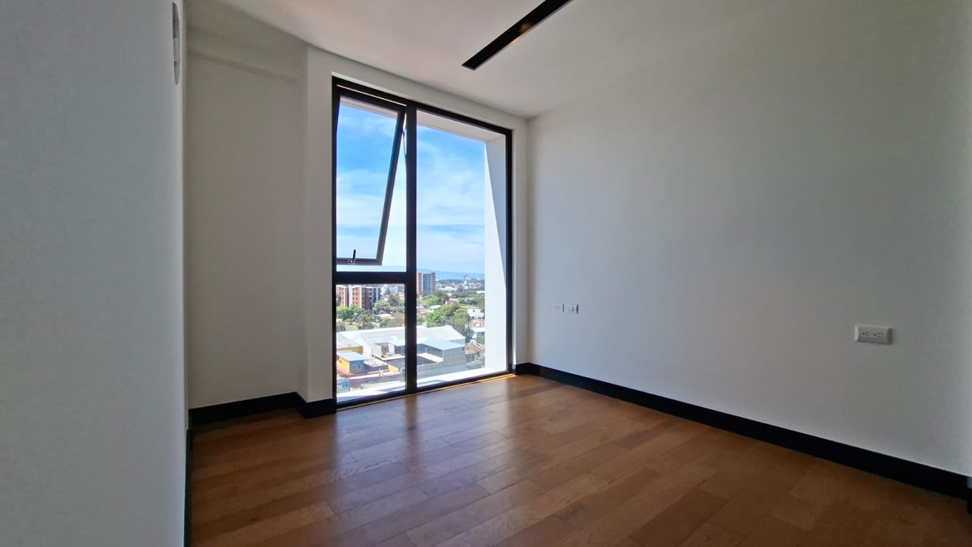 Exclusivo Apartamento de 3 Hab en Renta, Zona 11 - Miniatura 10