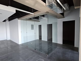 Europlaza, Zona 14 | Oficina en renta | 478 m² en nivel alto - Image 16