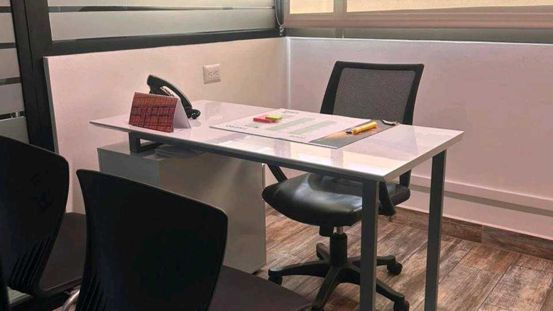 OFICINA PRIVADA EN ALQUILER???? Edificio Pialé, Zona 10 - Miniatura 4