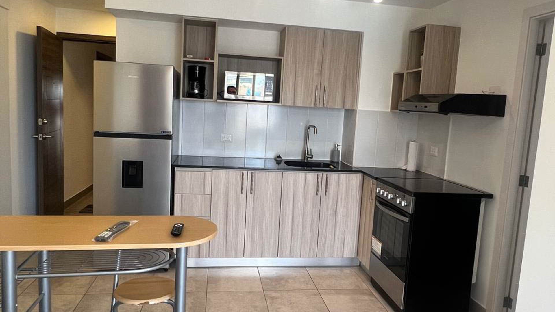 APARTAMENTO AMUEBLADO EN RENTA ZONA 10 - Miniatura 8