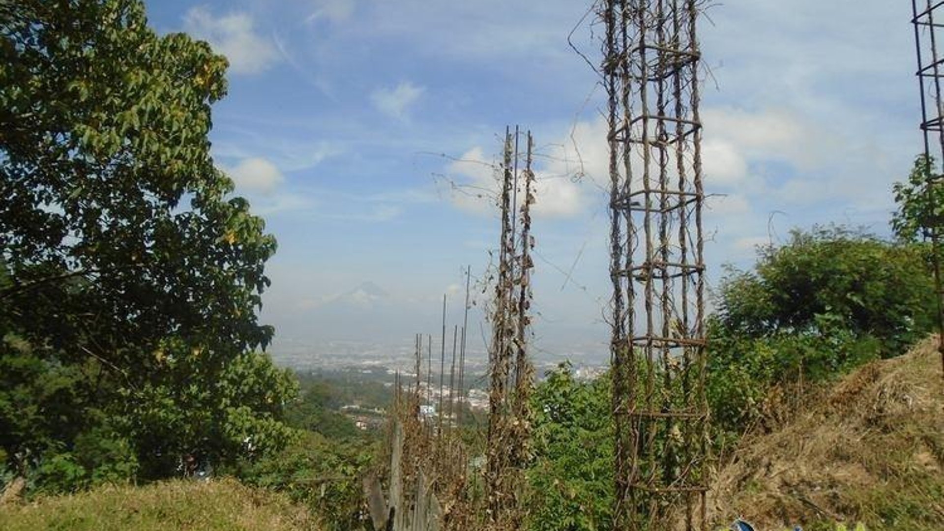 Se vende terreno dentro de Cond. Carr. a El Salvador