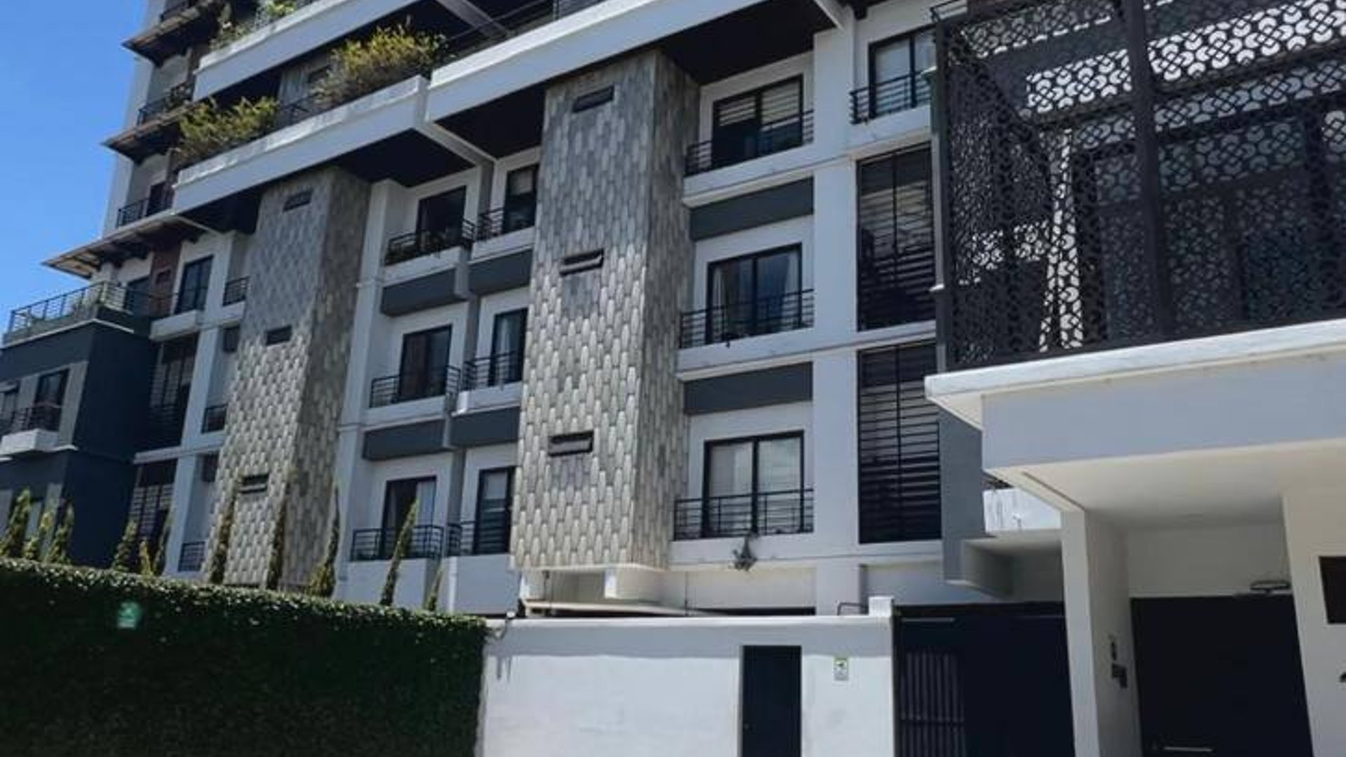 Apartamento en venta-renta en edificio Balmes 47 zona 11 - Image 1