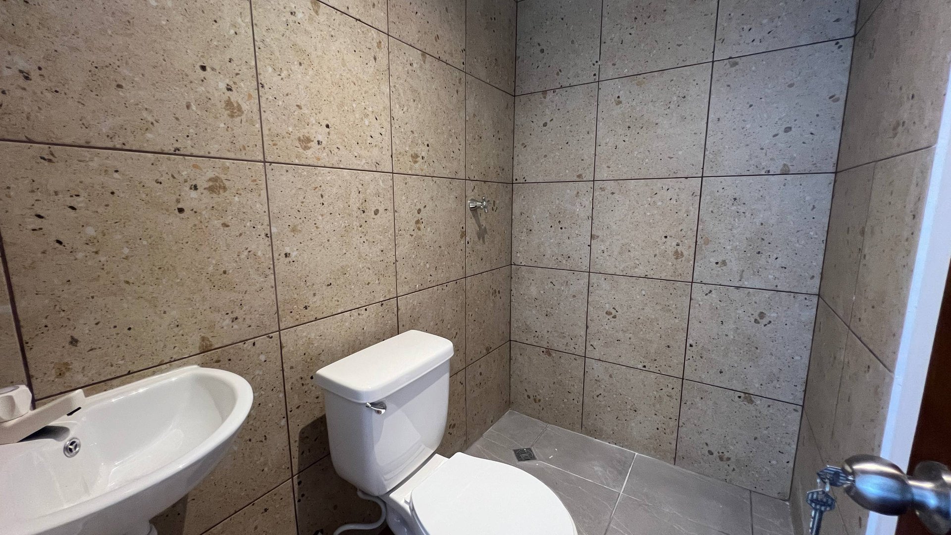 Apartamento D3 en renta en Hacienda Real zona 16 - Miniatura 4