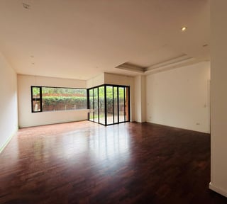 ALQUILER DE HERMOSO APARTAMENTO DE 1ER NIVEL - LUCCA, ZONA 10