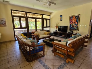 House for Sale in Laguna Quitasombrero, Puerto San José - Spacious with 3 Bedrooms and Pool - Image 3
