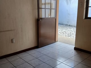 Venta de Casa en área comercial de la zona 13 Pamplona - Image 10