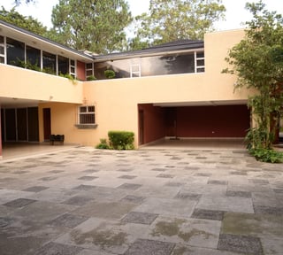 Amplia casa de 3 habitaciones + estudio en venta, Muxbal