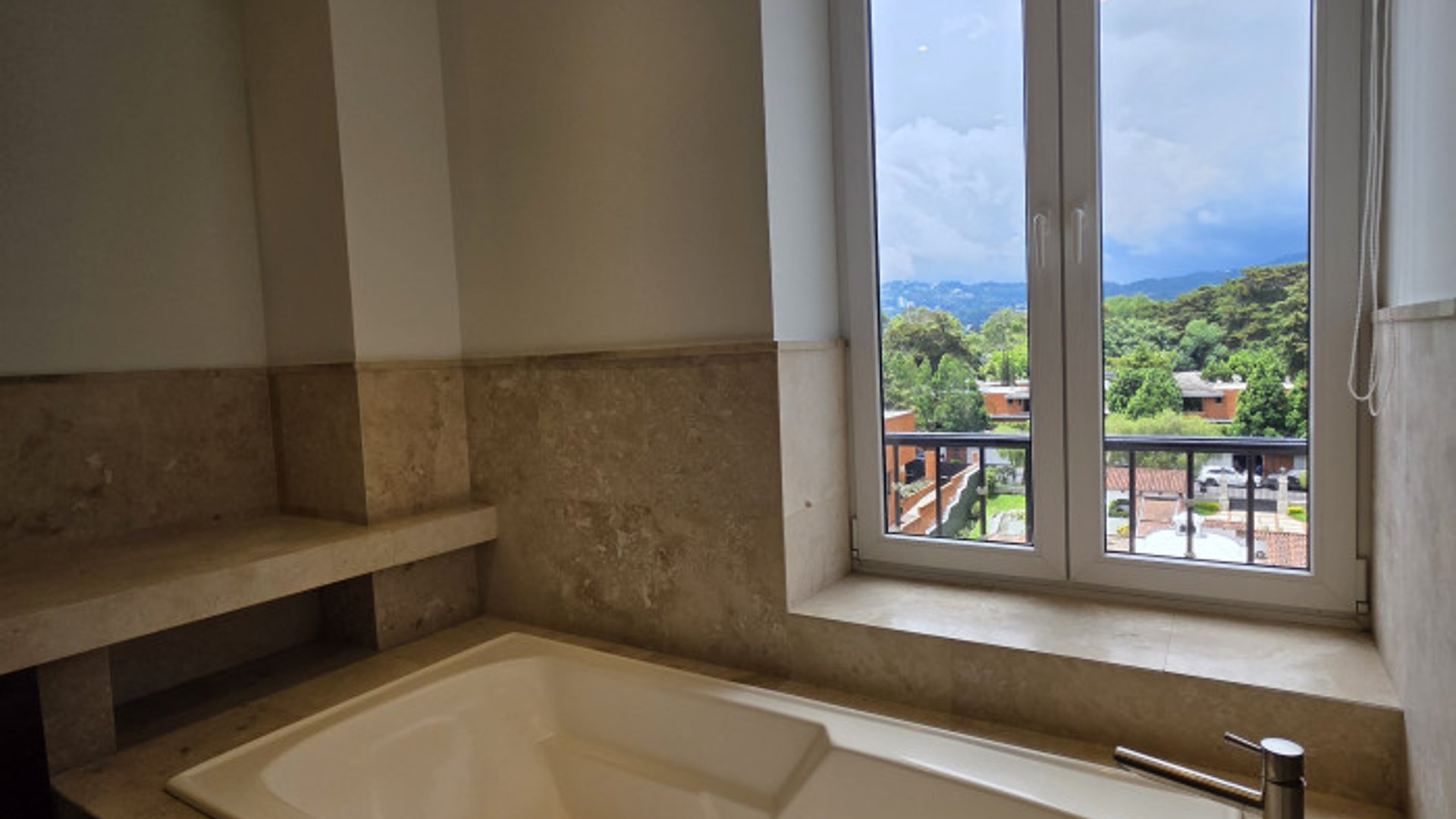 Lujoso Apartamento en Alquiler en Zona 14 Guatemala - Miniatura 13