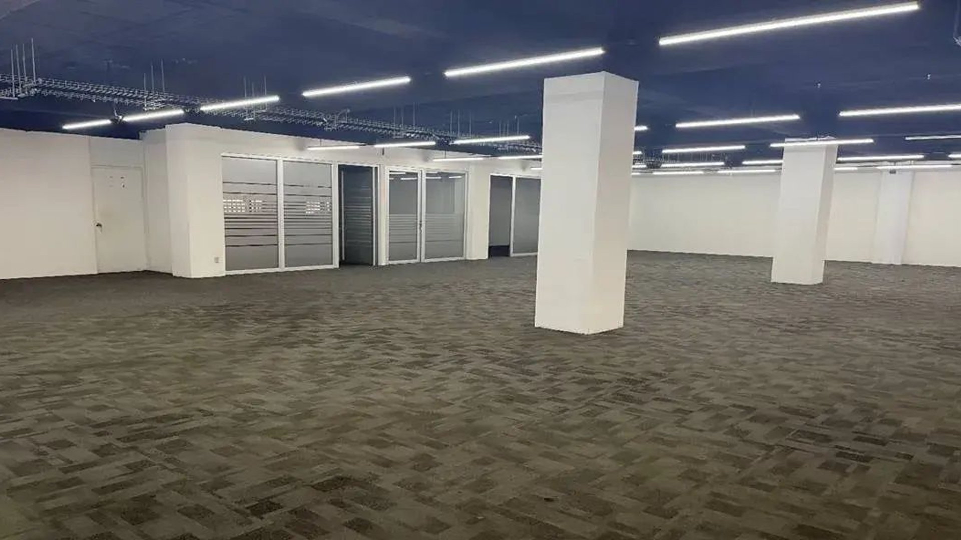 Edificio en Venta ,Zona 9 - Miniatura 2