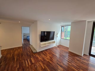 Renta de apartamento con balcon y 3 habitaciones en zona 10 Ref-5492 - 2