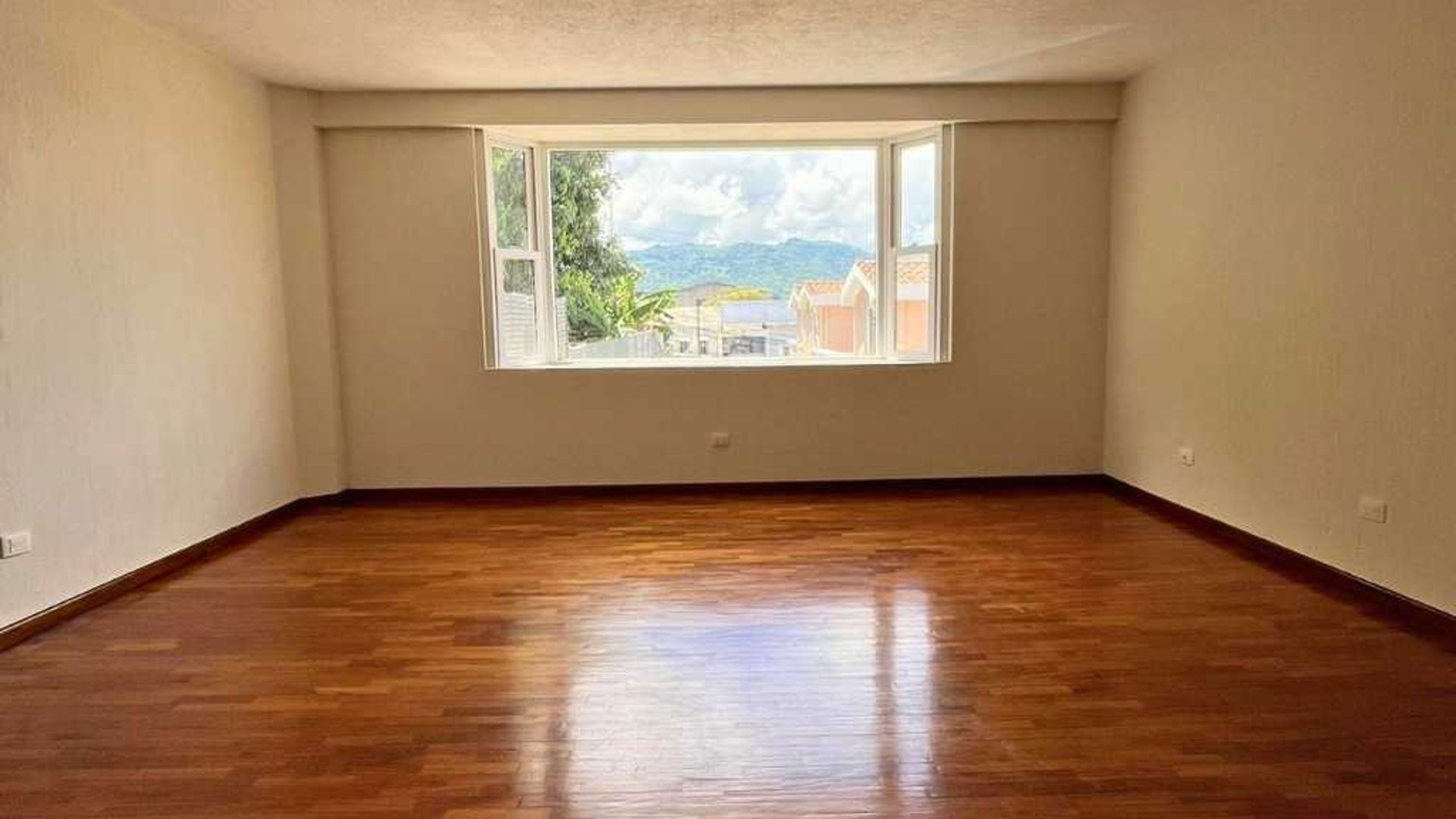 CASA EN RENTA – CONDOMINIO SAN SEBASTIÁN, AVENIDA HINCAPIÉ, ZONA 13 - Miniatura 23