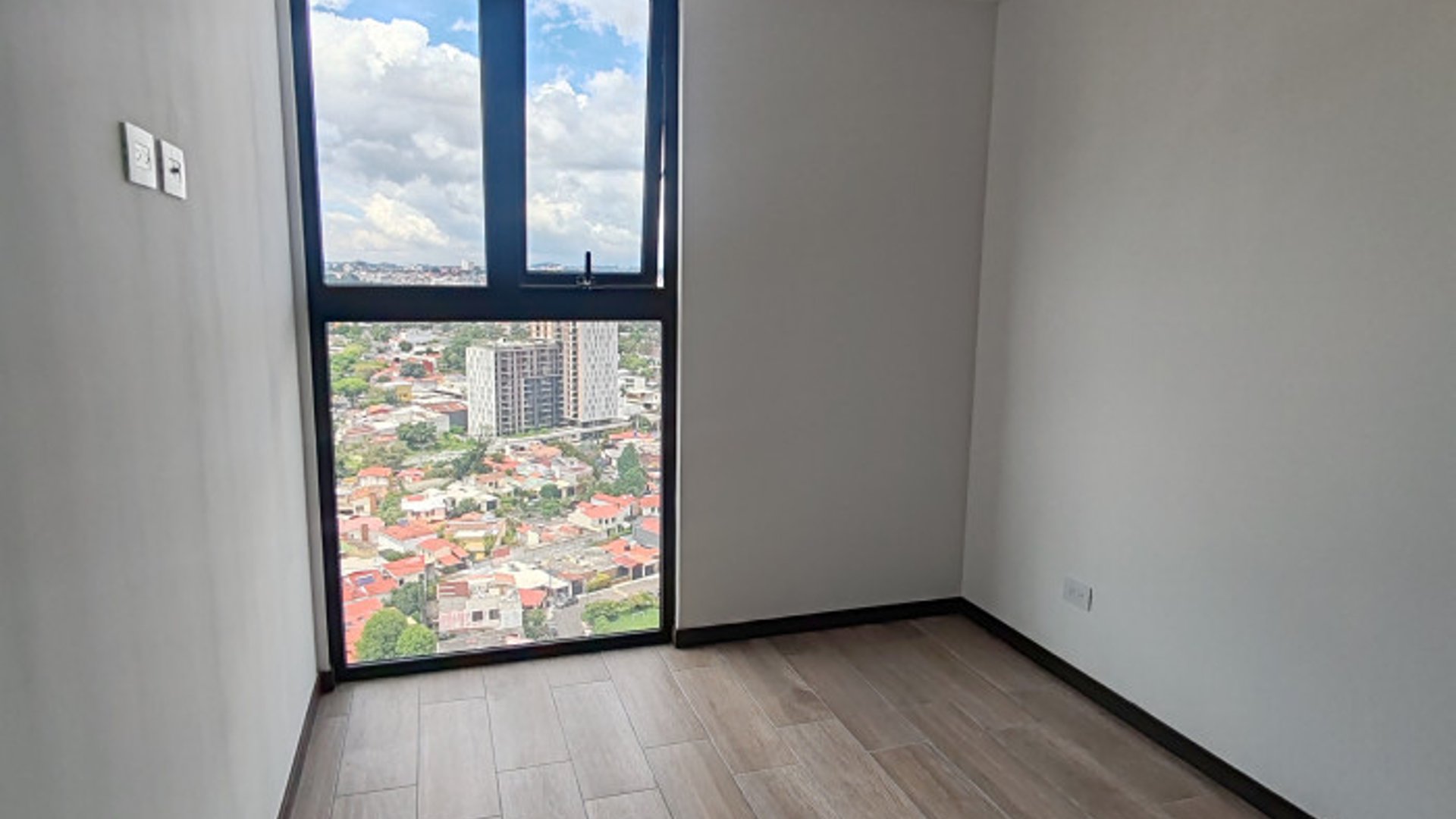 Apartamento en venta en zona 11 Mariscal Altaire - Miniatura 3