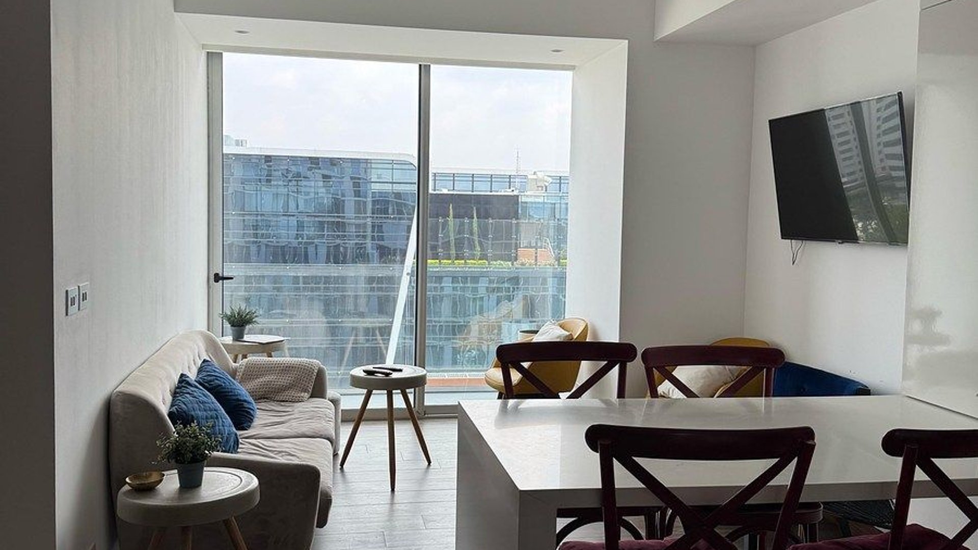 APARTAMENTO AMUEBLADO Y EQUIPADO EN AVIA, ZONA 10 - Miniatura 2