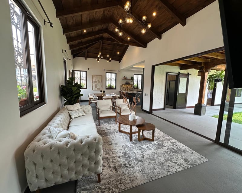 Venta de casa en Antigua,  Bellas vistas a los volcanes