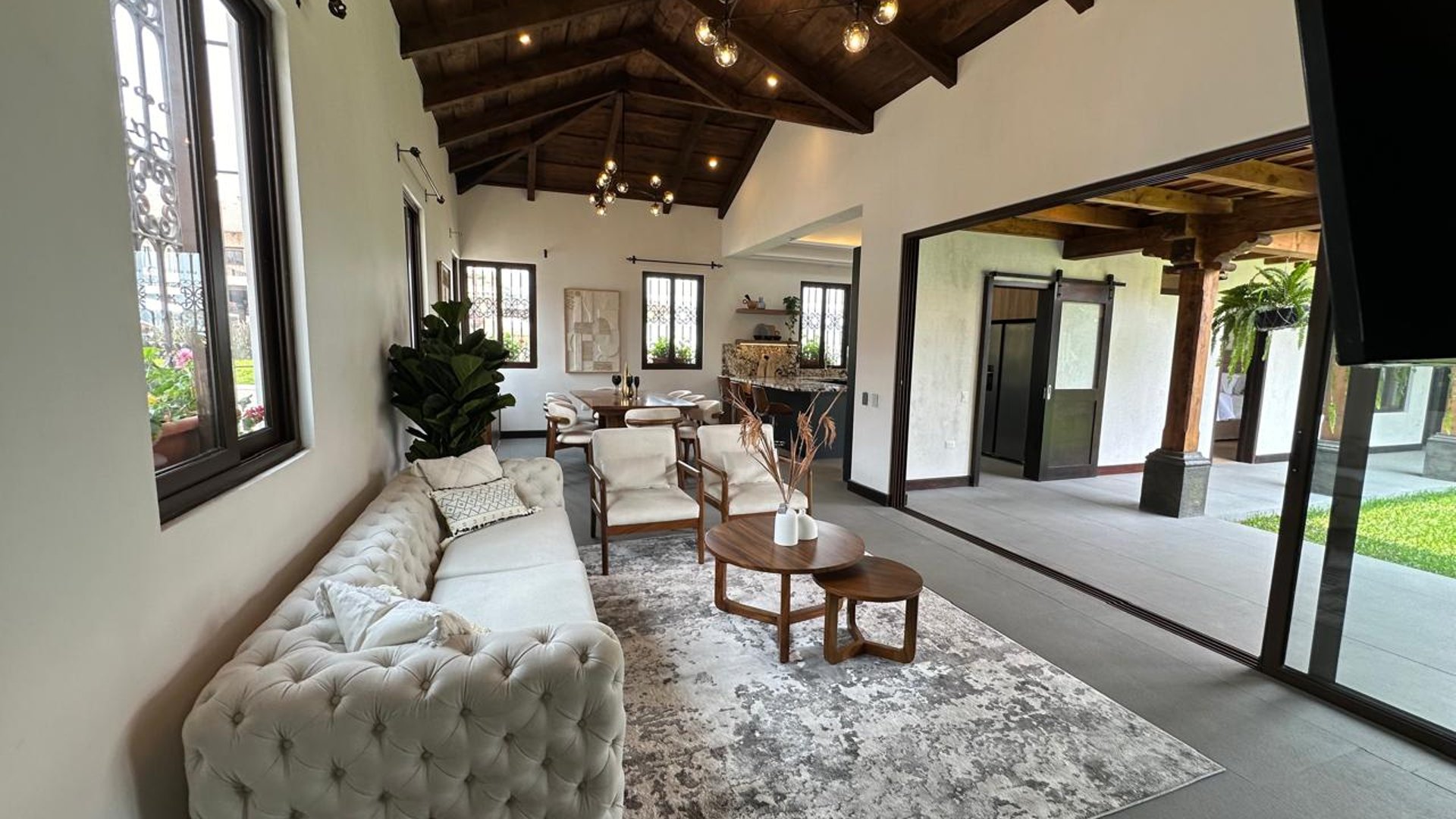 Venta de casa en Antigua,  Bellas vistas a los volcanes