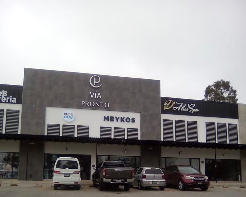 Locales en Alquiler Plaza Comercial Vía Pronto
