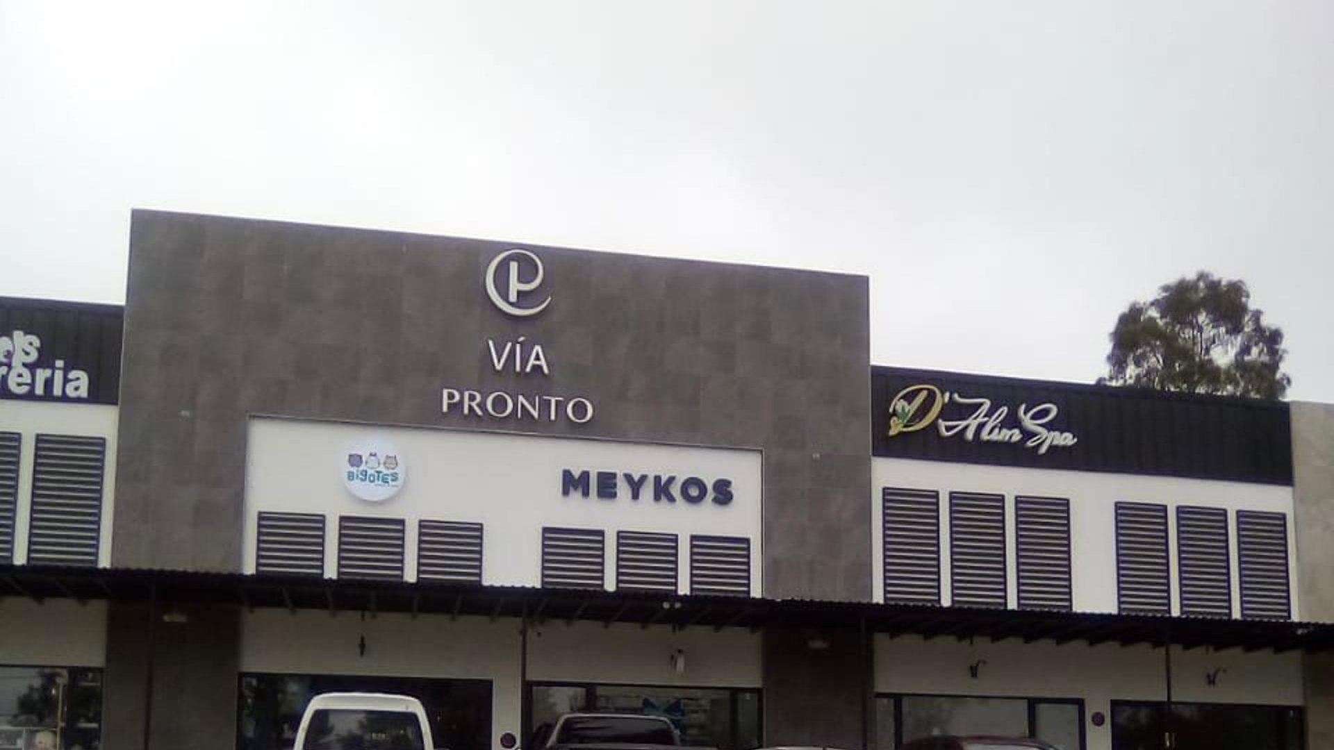 Locales en Alquiler Plaza Comercial Vía Pronto