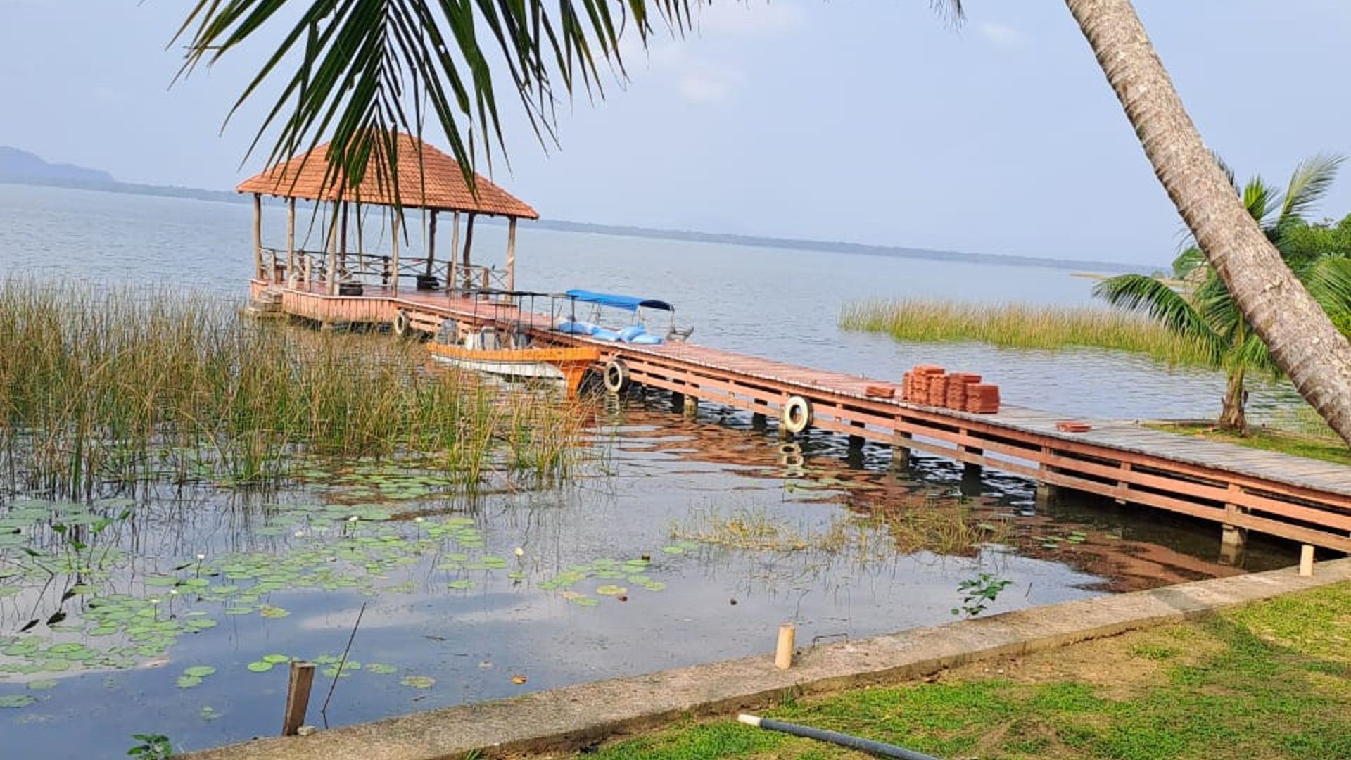 Beachfront House for Sale in Rio Dulce, Guatemala | 39 Manzanas, Pool, Dock