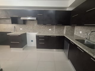 En Renta Apartamento de 3 habitaciones en Zona 15 - 2