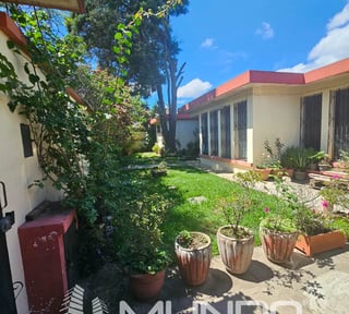 CASA CON TERRENO AMPLIO EN VENTA LAS CHARCAS ZONA 11