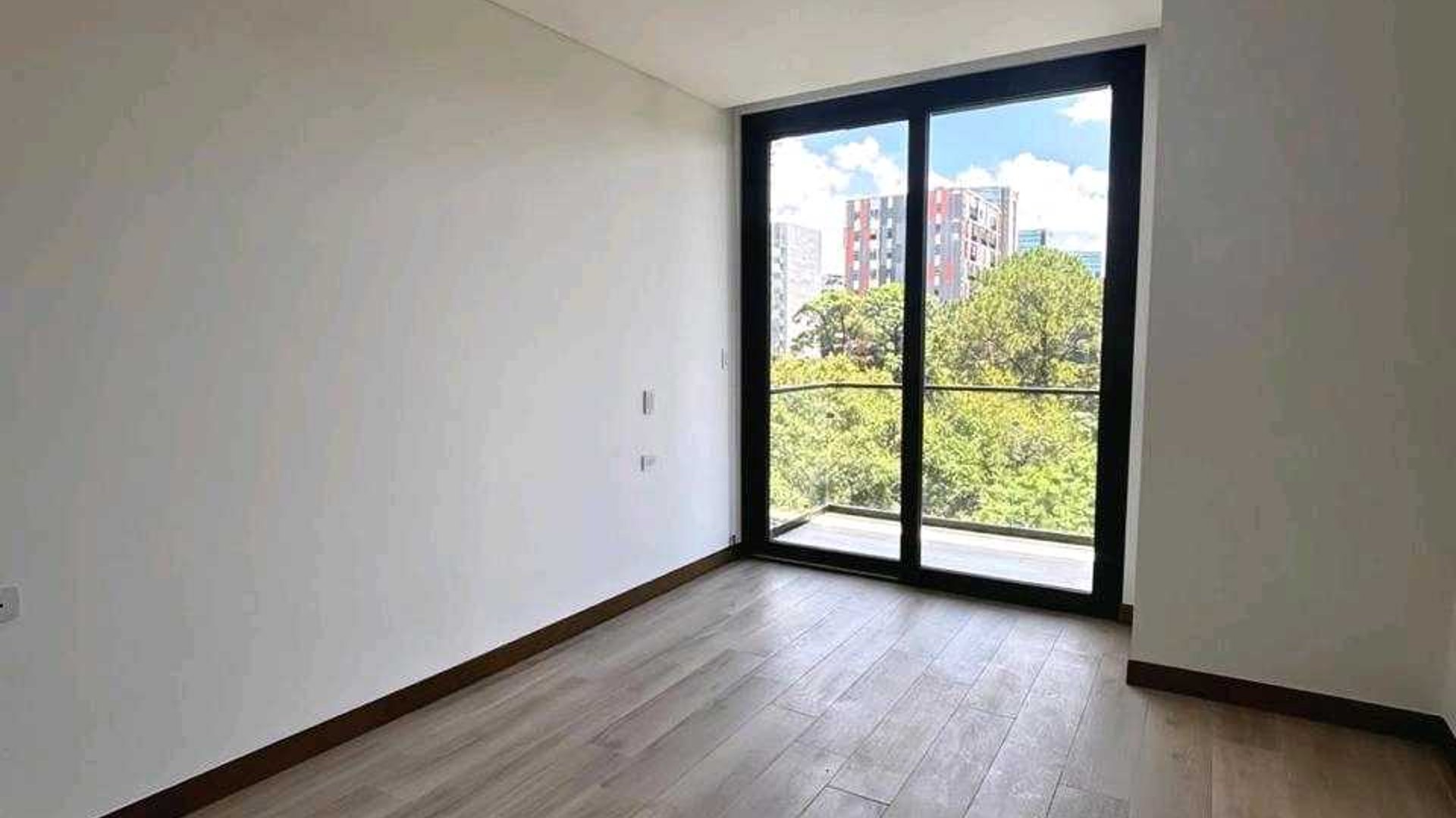 APARTAMENTO EN ALQUILER ???? Edificio Ferre Diez, Zona 10 - Miniatura 8