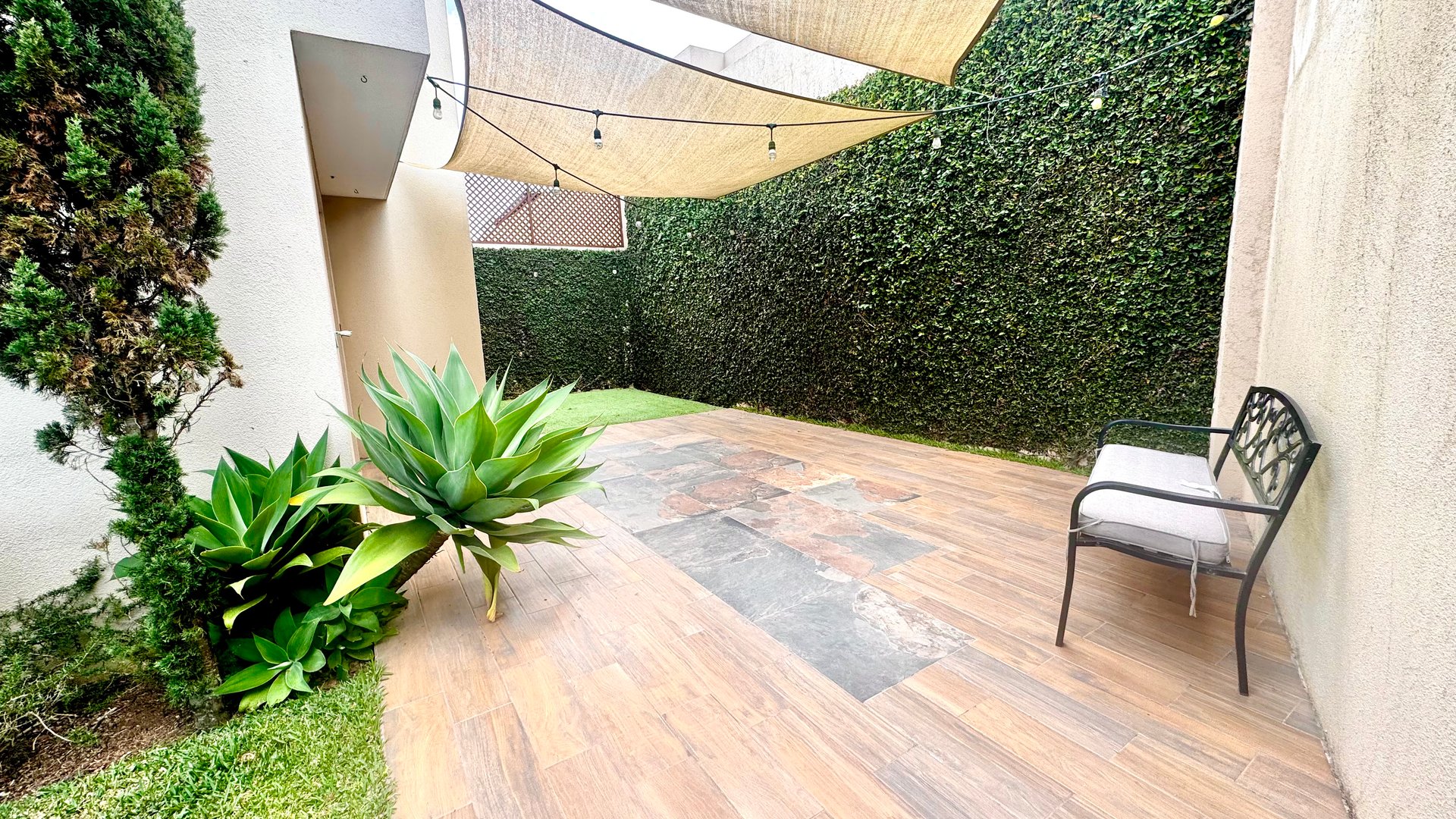 Casa de esquina en venta, Cumbres de la Arboleda - Miniatura 3