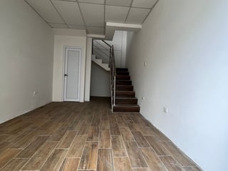 Bodega en venta con 6 ambientes y 8 parqueos en zona 13 Ref-5022 - 5