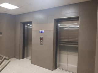  Rento oficina pequeña, ubicada dentro grupo de oficinas, Zona 9 - 4