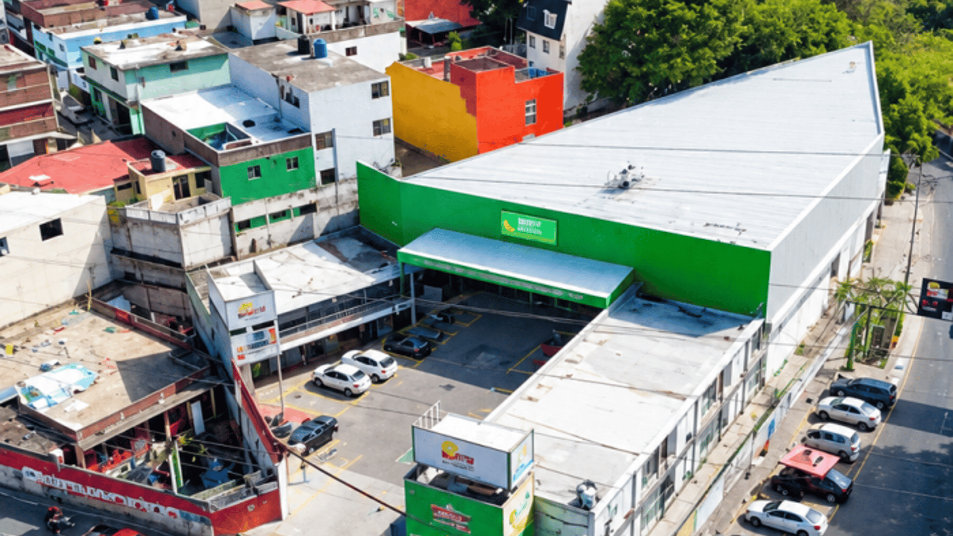 Local Comercial en Renta en Plaza Surti Ahorro. Zona 18