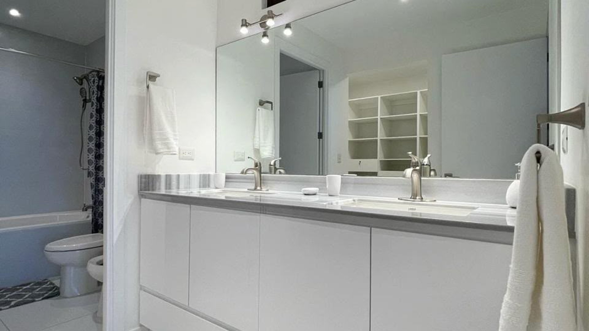 Apartamento amueblado en Lucca zona 10 - 3 habitaciones Ref-6027 - Miniatura 6