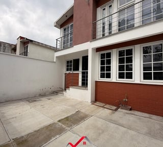 CASA EN RENTA, SAN CRISTOBAL ZONA 8 DE MIXCO