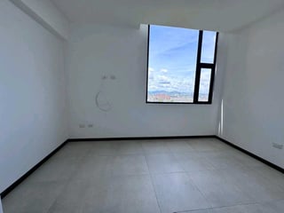 APARTAMENTO EN ALQUILER 📍 Edificio Mira 10, Zona 10 Ciudad Vieja - 4