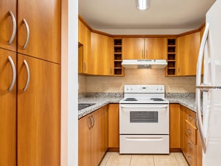Apartamento en Venta en Edificio Bellini, Zona 14 – Nivel Alto con Vista al Aero - 4